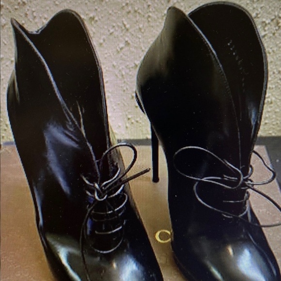 Gucci Women Shiny Leather Booties, size 36.5 - Picture 2 of 4